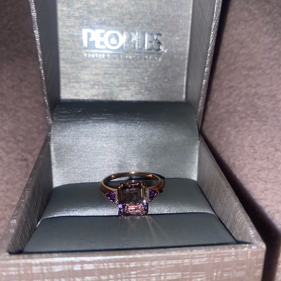 Amethyst Ring People’s Jewelry - Picture 2 of 6